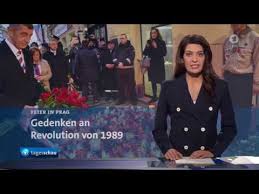 Ein gelber blazer und eine hellblaue jogginghose. Besaufen Linda Zervakis Konnte Sich In Der Sendung Nicht Zusammenreissen