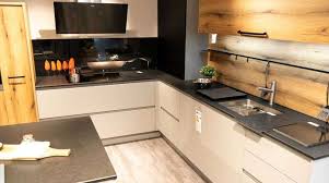 Da ich selber aber bisher kein auto gekauft habe, stehe ich leider etwas im wald, was man für 2000 euro so erwarten kann bzw. Zur Traumkuche Einen Dampfbackofen Oder Ein Kochfeld Dazu Baden Online Nachrichten Der Ortenau Offenburger Tageblatt