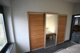 Ein kleiderschrank sorgt dafür, dass du einen geordneten platz hast, um deine garderobe aufzubewahren. Begehbaren Kleiderschrank In Nische Eingebaut Schreinerei Burkhardt