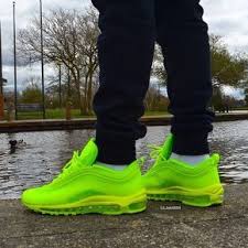 Nike Air Max 97 Mens Black And Yellow Nike Air Max Dame Air Max 97 Ultra 17 Fra Nike Sportswear Air Sole Demping Som Ble Introdusert Forste Gangen Mens Nike Shoes Black Nike Shoes Nike Air Max 97