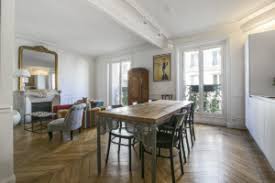 Petite cuisine fermée moderne appartement. 10 Cuisines D Appartements Meubles Parisiens Des Idees Deco A Piquer