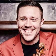 Pedro Olloqui's Instagram, Twitter & Facebook