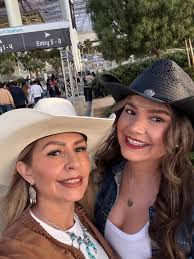 Spending the evening at SOFI @Beyonce . Full House