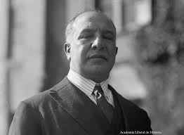 EUSEBIO AYALA: OTROS ASPECTOS DE LA VIDA DEL ESTADISTA El Dr. Eusebio  Ayala, abogado de gran prestigio y políglota. Además del castellano y el  guaraní, idiomas que dominaba, hablaba fluidamente el francés,