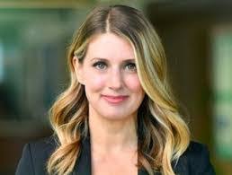 Holly Dresden's Instagram, Twitter & Facebook