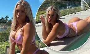 Hello guys i am a uk glamour model from barnsley. Tammy Hembrow Sends Temperatures Soaring As She Flaunts Her Jaw Dropping Curves In Tiny Pink Bikini Daily Mail Online