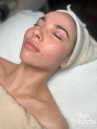 Doing what I love the most, Making people Glow like a diamond one face at a  time. Are you ready for your Glow-Up? 🌟🌟 Book your Hydrafacial In the  Link in Bio #