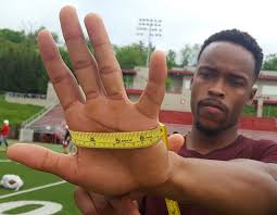 Hand circumference is the area/region between the area of contact between the pointer finger. Football Glove Buying Guide Dick S Sporting Goods
