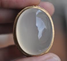 Agate anggur adalah nama dagang, ini sebenarnya kalsedon botryoidal. Tips Perawatan Batu Anggur Pacitan