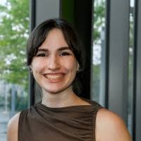 100+ perfiles de «Lara»