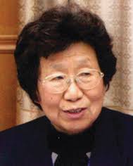 Graphene nanosheet : synthesis, molecular engineering, thin film, hybrids,  and energy and analytical applications