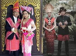 Rumah adat dan asalnya serta penjelasannya 34 provinsi, sketsa rumah adat joglo jawa tarian adat, senjata adat, pakaian adat di indonesia. Pakaian Adat Batak Serta Gambar Dan Makna Simbolis
