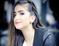 وقدمت حلا الترك مفاجأة لجمهورها ومتابيعها في البحرين والخليج ، فعلي الرغم من أن سنها لا يتجاوز ال 12 عاما الا انها حازت علي اعجاب العديد من محبي الطرب والاغاني الخليجية ، وتم تصوير كليبها الجديد live in the moment في دبي بالامارات برعاية شركة زين للاتصالات. Ø´Ø¨ÙƒØ© Ø¨ÙˆÙŠÙ…Ù† Ø§Ù„Ø¥Ø®Ø¨Ø§Ø±ÙŠØ© Ø§Ù„ÙÙ†Ø§Ù†Ø© Ø§Ù„ØµØºÙŠØ±Ø© Ø­Ù„Ø§ Ø§Ù„ØªØ±Ùƒ Ø§Ù„ØªÙŠ ÙØªÙ†Øª Ø§Ù„Ø®Ù„ÙŠØ¬ÙŠÙŠÙ† Ù„Ø³Ù†ÙˆØ§Øª ØªØ¸Ù‡Ø± Ø§Ù„ÙŠÙˆÙ… Ø¨Ù€ Ø³Ø±ÙˆØ§Ù„ Ø¹Ø§Ø¯ÙŠ ÙŠÙƒØ´Ù Ø¬Ù…Ø§Ù„Ù‡Ø§ Ø§Ù„Ø­Ù‚ÙŠÙ‚ÙŠ Ø¨Ø¯ÙˆÙ† Ù…ÙƒÙŠØ§Ø¬ ØµÙˆØ± Ø´Ø¨ÙƒØ© Ø¨ÙˆÙŠÙ…Ù† Ø§Ù„Ø¥Ø®Ø¨Ø§Ø±ÙŠØ©