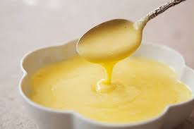 A touch of butter and fresh lemon creates a pleasant. What Is Hollandaise Sauce