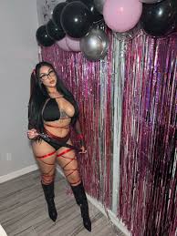 Mjaee - Free pics, galleries & more at Babepedia