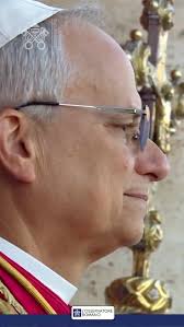 🙏 El Papa León XIV hizo su primera aparición tras su elección, saludando a  los fieles con un mensaje lleno de esperanza y bendiciones. Un encuentro  cálido y cercano en el Palacio