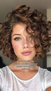 Corte Bob Rizado: Estilos Modernos para Mujeres