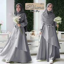 Baju gamis menjadi salah satu pakaian yang sering dipilih wanita muslim. Gamis Simple Dan Elegan