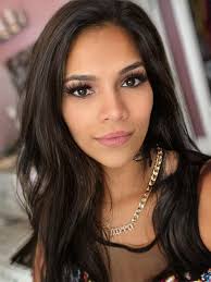 Beautiful 😍 Do you like her