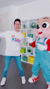 Per ordini superiori a 79 euro. Nuovo Merchandising Sul Nostro Sito Ufficiale Mecontrote It Shop Felpe E T Shirt Di Cico E In Regalo La Mascherina Mecontrote Adv