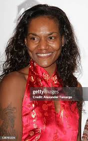 1.779 foto e immagini ad alta risoluzione di Gloria James