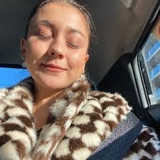 Billie Kirby's Instagram, Twitter & Facebook