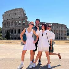 Sweating my ass off in Italy but having a blast w/ the girls.