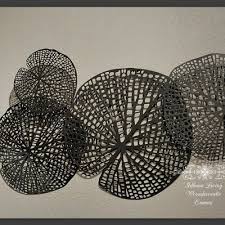 wanddecoratie metaal modern lotusbladeren kleur zwart bruin 98 x 50 cm zwart kleuren