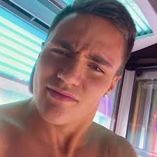 Hey guys. Do you know about any “foldable” enclosure like enclosures you  put together yourself for sale from a company that ships worldwide?? I am  located in Iceland