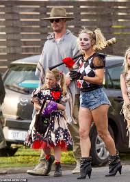 Крис хемсворт | chris hemsworth. Chris Hemsworth Wife Elsa Pataky And Their Family Trick Or Treating In Byron Bay