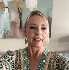 What are the best areas in Portugal for a family to relocate, considering  education and business opportunities?