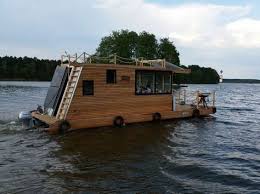 Catamaran Houseboat House Boat Floating House Houseboat Living