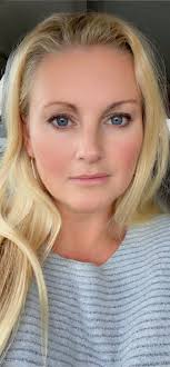 Andrea Jablonski's Instagram, Twitter & Facebook