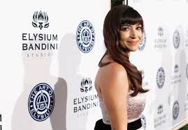 Изучайте релизы simone на discogs. Hannah Simone Loves Using Fashion To Reinvent Herself Fashionista