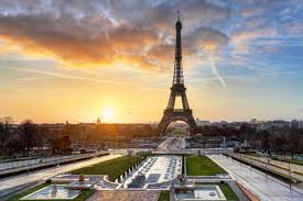 This planet sits low in the east at morning dawn, rising some 75 to 90 minutes before sunrise. 8 Spectacular Sunrise In Paris Locations Where To See The City Of Love Light Up