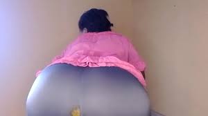 PrettyEbonies – Bigbutt pooping big in panty with error