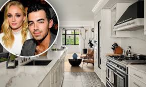 Get the list of sophie turner's upcoming movies for 2020 and 2021. Sophie Turner And Joe Jonas List Stunning Three Bedroom Manhattan Apartment For 5 9million Daily Mail Online