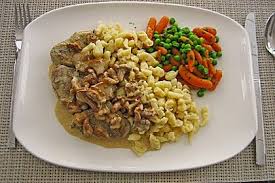 Schweinemedaillons Mit Frischen Pfifferlingen Und Champignons Von Monikawp Chefkoch Rezept Schweine Medaillons Schweinemedaillons Pfifferlinge