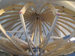 Construction De Notre Domespace Harmonique Maison En Bois Ronde Chapidome Maison A Dome Maison Bois Maison Bois Rond