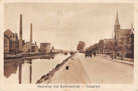 Industriedorp hoogkerk en de plaatselijke suikerfabriek vierverlaten zijn onlosmakelijk met elkaar verbonden. Hoogkerk Hoendiep Met Suikerfabriek En Gereformeerde Kerk Auto 1928 Hc651 House Of Cards