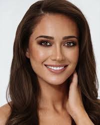 Jessica Page's Instagram, Twitter & Facebook