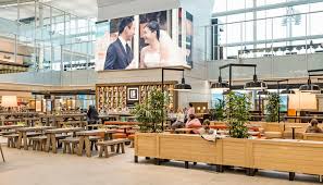 Im jahr 2019 zählte der münchner airport mit rund 48 millionen passagieren zu den zehn verkehrsreichsten. Lenbachs Bar Galerie Flughafen Munchen