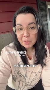 Leigh Pettit's Instagram, Twitter & Facebook