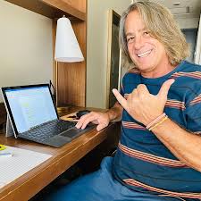 Dr. Aaron Ozee (@authoraaronozee) • Instagram photos and videos