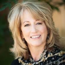 Lynn Beaver's Instagram, Twitter & Facebook