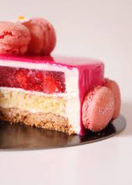 Entremets Fraise Coco Vanille Glacage Miroir Rose Recette Olivia Patisse En 2020 Gateaux Et Desserts Gateau Mousse Fraise Recette Glacage Gateau