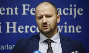 Odavanje počasti poginulim američkim diplomatama i francuskom vojniku na  Igmanu