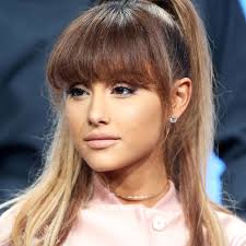 One style that looks fabulous on almost any face shape, though, is blunt bangs. 9 Celebrities Who Wear Blunt Bangs Really Well