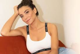 Carolina carvalho was born on december 3, 1994 in lisboa, portugal. Carolina Carvalho Sobre Luta Da Irma Contra A Leucemia E Um Ser Com Muita Forca