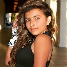 Emelin Reyes's Instagram, Twitter & Facebook